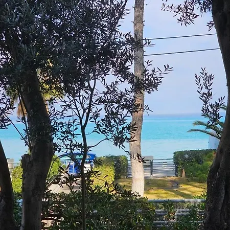 At Beachfront Lilia In Pefkohori, Halkidiki For A Dreamy Vacation * פפקוהורי