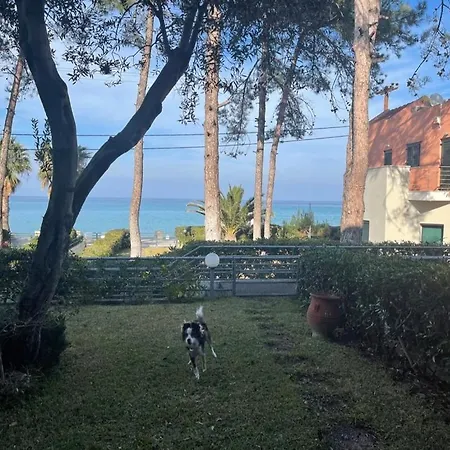 At Beachfront Lilia In Pefkohori, Halkidiki For A Dreamy Vacation וילה *