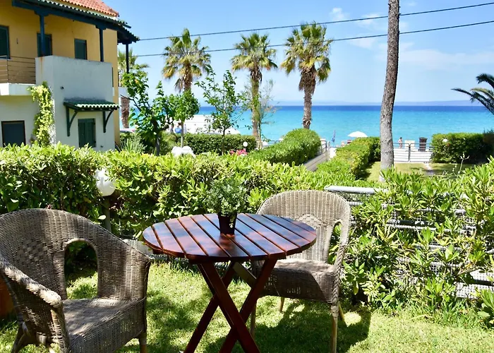 At Beachfront Lilia In Pefkohori, Halkidiki For A Dreamy Vacation 佩科霍里